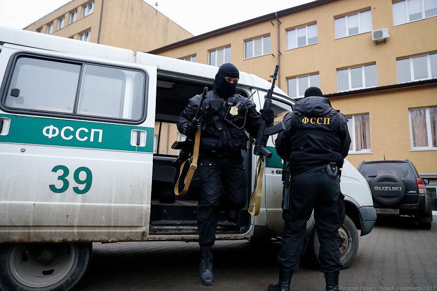 Моряку из Балтийска ограничили выезд за рубеж, и он заплатил алименты