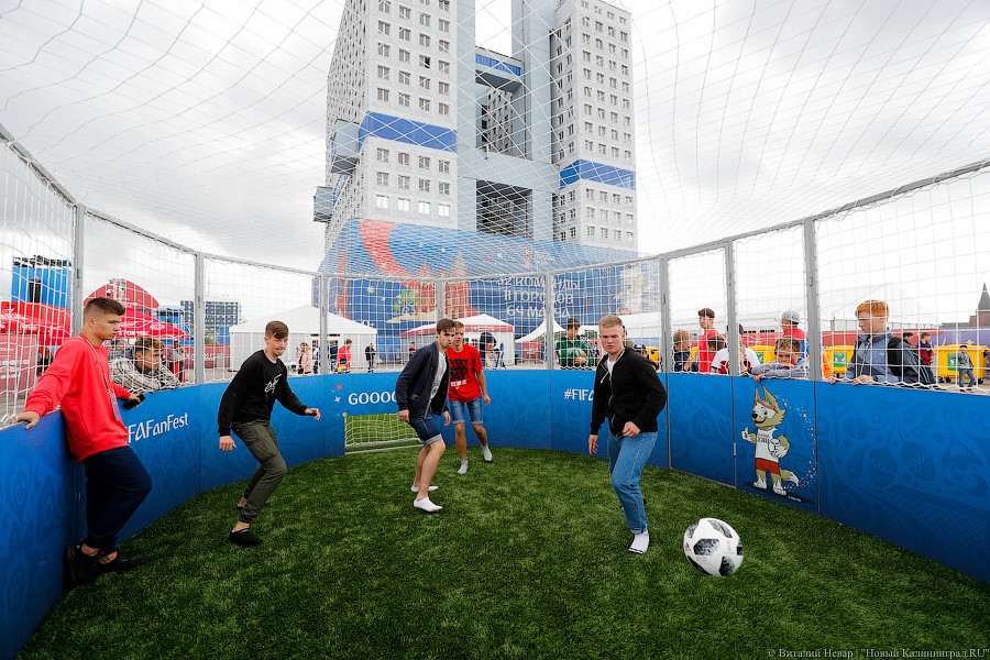 5 безответных голов: как болели в фан-зоне у Дома Советов на открытии ЧМ (фото)