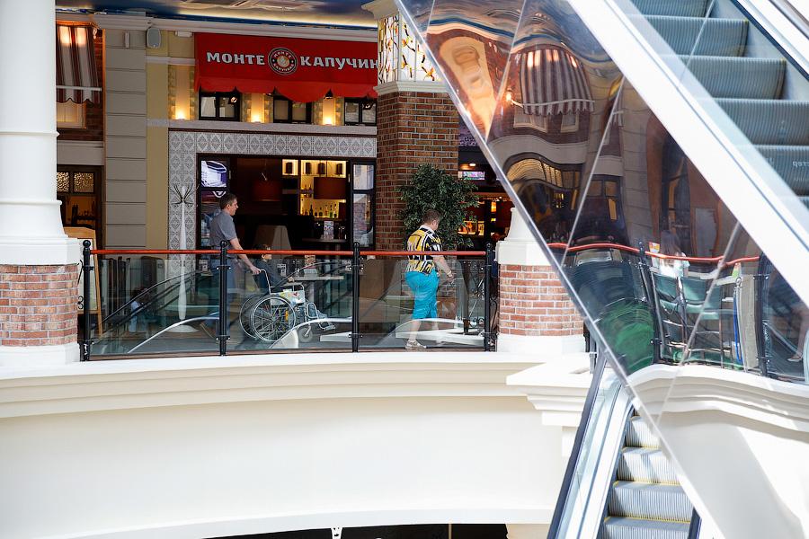 «Почти доступно»: как инвалиды и экспертная комиссия посетили  ТРЦ «Европа»