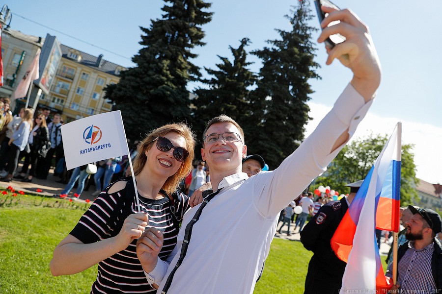 И официальные лица: в Калининграде прошло шествие за достойный труд