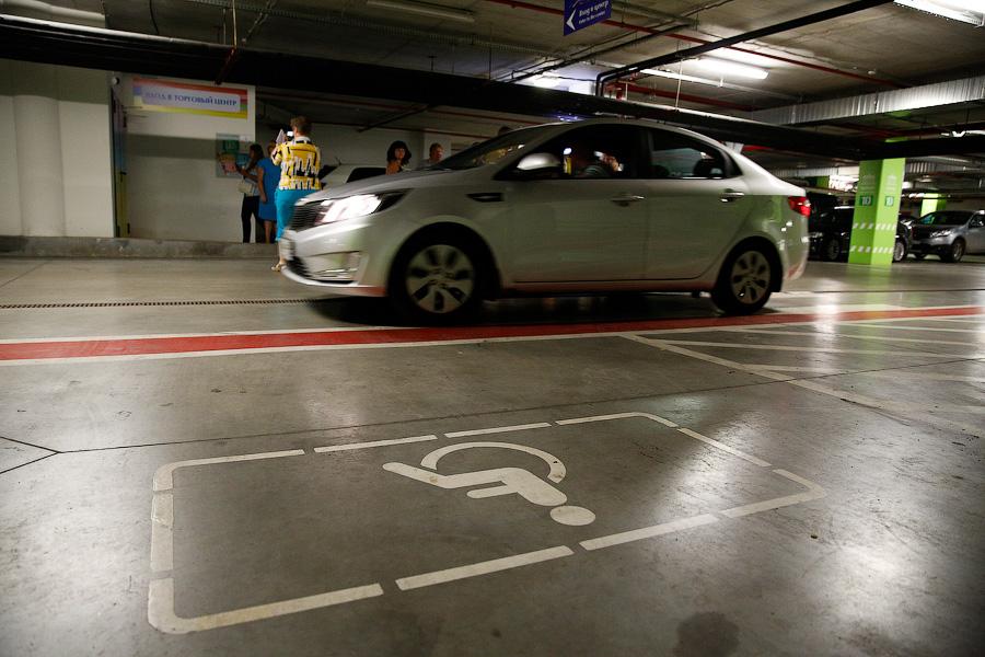 «Почти доступно»: как инвалиды и экспертная комиссия посетили  ТРЦ «Европа»