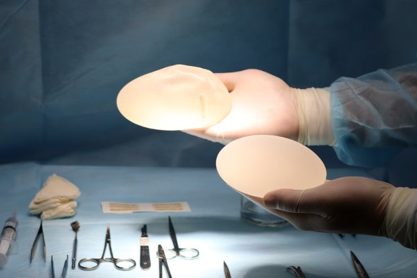 Красота без жертв: как выбрать врача для операции по увеличению груди 