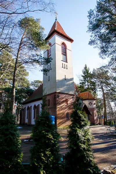 Неизвестные надгробия: храм Серафима Саровского в кирхе Раушена