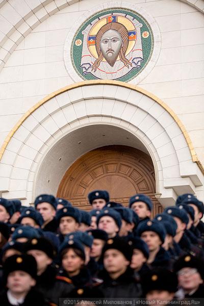 Под радугой с гимном: как в Калининграде День Конституции отмечали (фото)