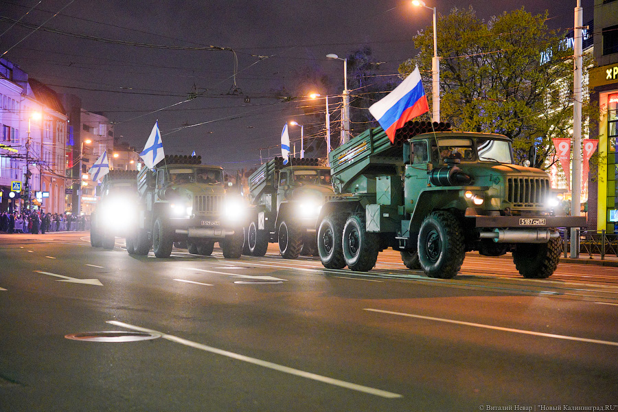 Вечерний марш: в Калининграде прошла репетиция парада Победы (фото)