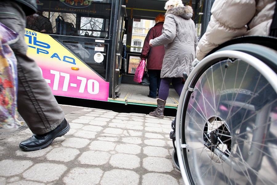 «Так и живем!»: как повернуть водителей троллейбусов Калининграда лицом к инвалидам
