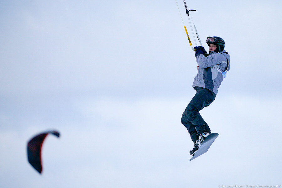 Сноукайтеры вышли на Калининградский залив. Посмотрите, как это красиво