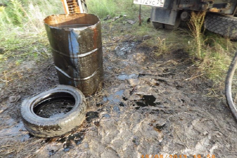 В Гурьевском районе прорвало нефтепровод, загрязнено около 1 га земель (фото)