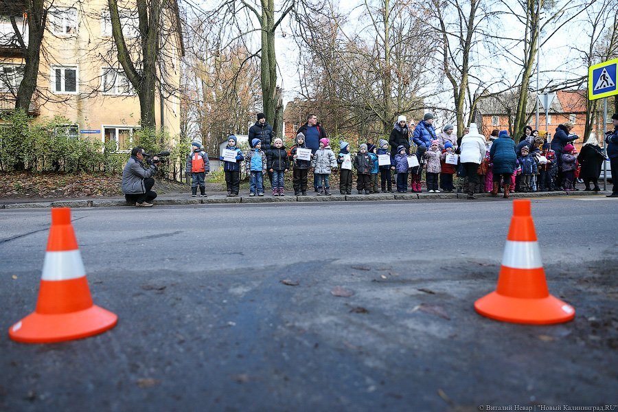 «Заметьте нас»: в Калининграде дети вышли на пикет в поддержку пешеходов 