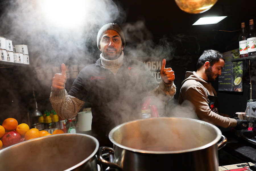 Гастрономическая шаурма и другие: на острове Канта открылась новогодняя ярмарка (фото)