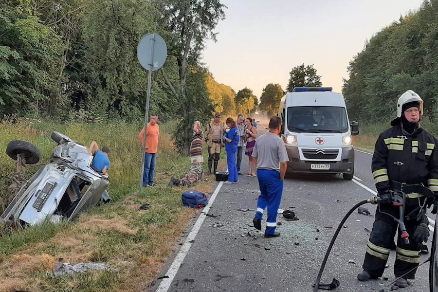 Под Багратионовском столкнулись три авто, есть пострадавшие (фото)
