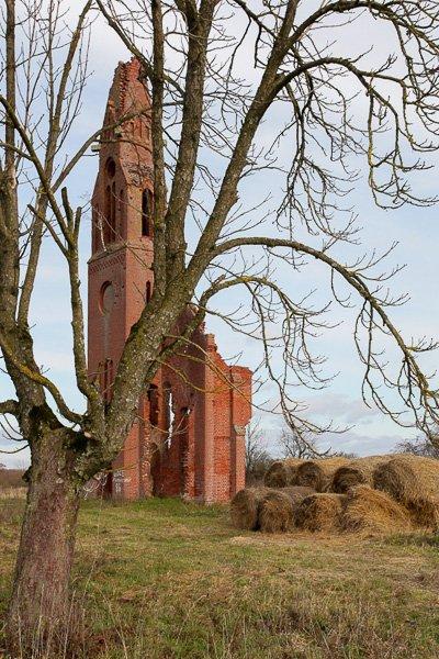 В списках не значится: в полузабытом поселке обрушается «несуществующая» кирха