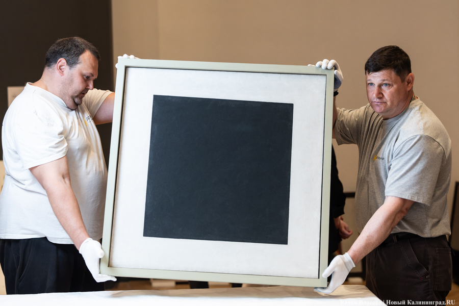 26 мая: в калининградскую «Третьяковку» доставили «Чёрный квадрат» Казимира Малевича