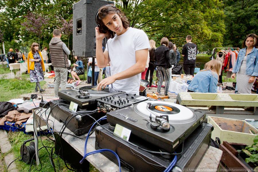 Диван, чемодан, саквояж: всё о субботней барахолке в «Воротах»