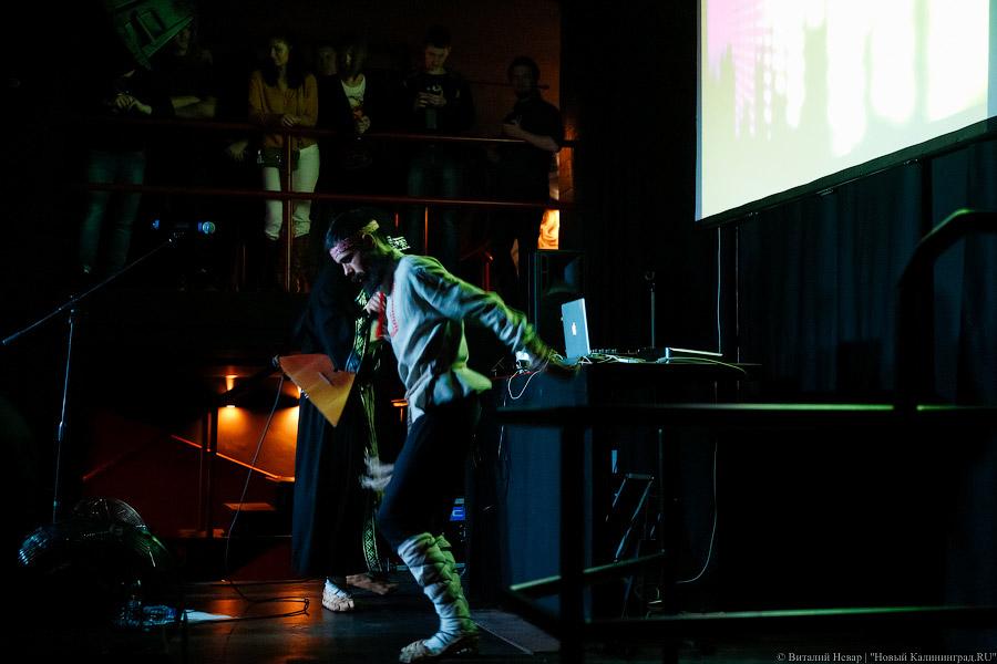  Лапти разбил об пол: на Вагонке прошёл концерт «Нейромонаха Феофана»