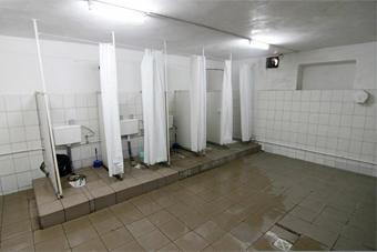 Цуканов пообещал разработать программу установки туалетов на пляжах