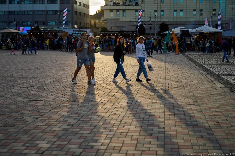 Взять в руку и есть: у Дома Советов прошел городской пикник Kaliningrad Street Food