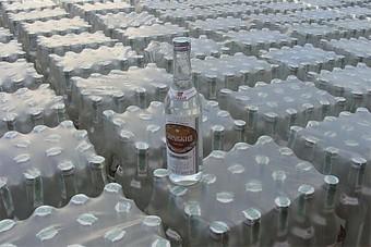 Оперативники задержали на границе 20 тыс бутылок водки