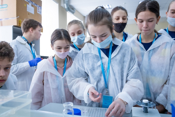 Когда занятия увлекают: нескучные каникулы для школьников в университете