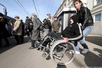 Ярошук: кроме инвалидов, по тротуарам не могут передвигаться «нормальные люди»