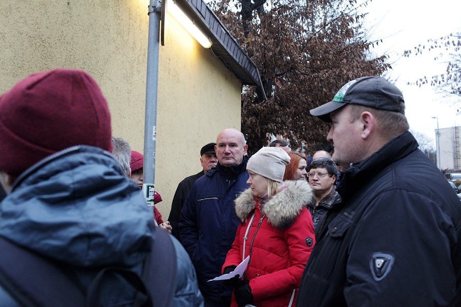 Чемпионат по очередям: что происходит перед наркодиспансером на Барнаульской