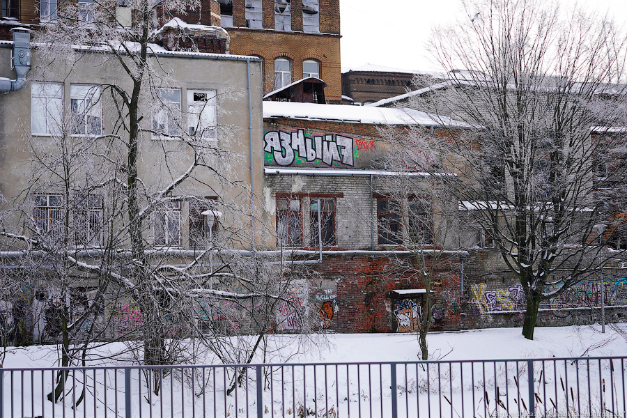 «Система» рухнула: на Нижнем озере ликвидируют строения аварийного завода (дополнено) (фото)
