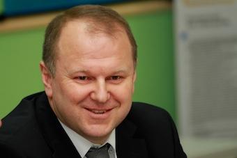 Цуканов: никто не хочет покупать «Мерседес» губернатора, он стоит в гараже