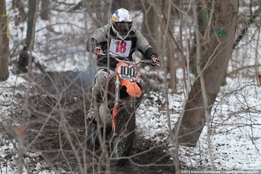«Пингвиньи гонки»: фоторепортаж с зимнего мотокросса