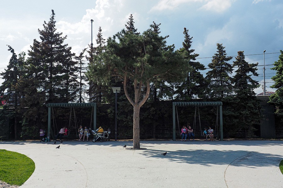 В Калининграде решили ремонтировать сквер с фонтаном спустя год после открытия (фото)
