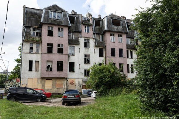 Расселен и заколочен: исторический дом в центре Калининграда готовят к сносу (фото)