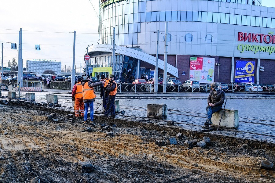 Асфальт вместо брусчатки: ремонт на перекрестке Киевской и пр-та Калинина (фото)