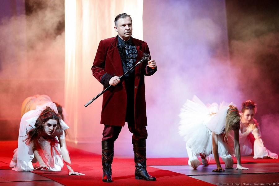Премьера живых мертвецов: спектакль «Дракула» в Калининградском драмтеатре