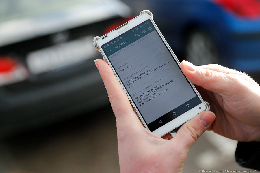 Прохожий попросил у советчанина мобильник, чтобы вызвать такси, и перевел себе с него 100 тыс. руб.