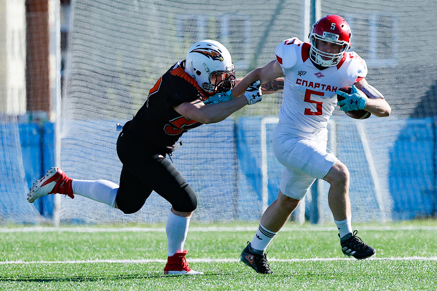 Пролёт «Ястребов»: как в Калининграде сыграли в американский футбол (фото)