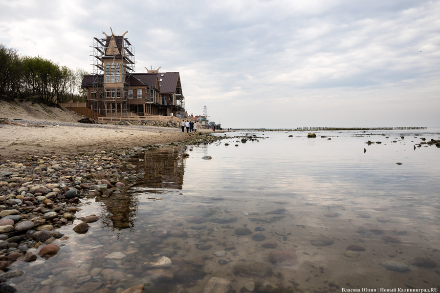 Монополия на пляж: как выглядит скандальное кафе в Зеленоградске, которое власти называют «НТО» (фото)