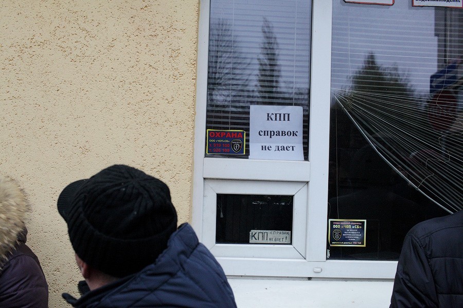 Чемпионат по очередям: что происходит перед наркодиспансером на Барнаульской