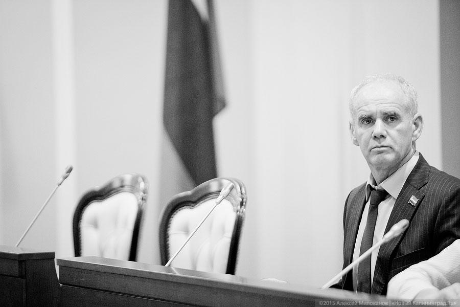 Будто в предпоследний раз: как депутаты облдумы осеннюю сессию открыли (фото)