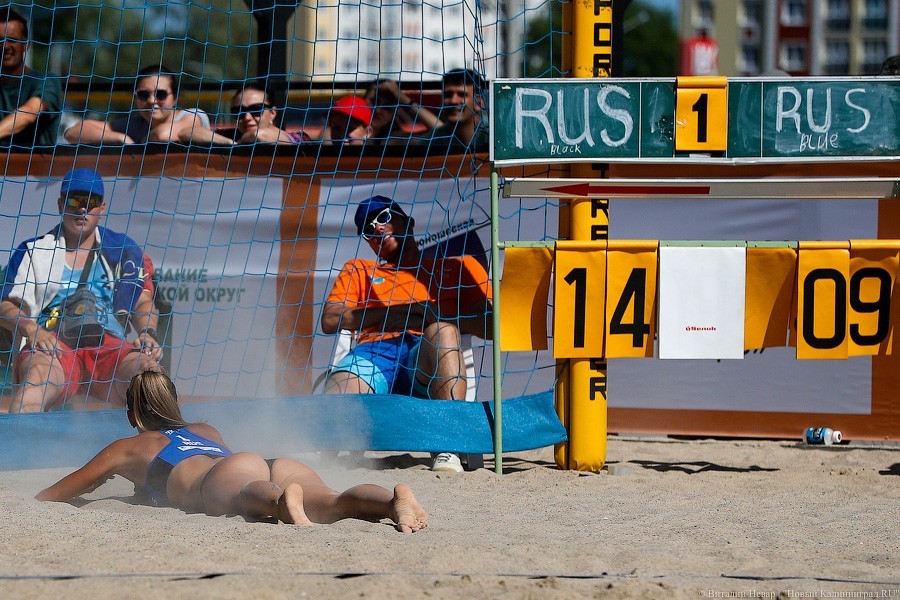 Лежали на пляже? Вот что было на песчаных кортах совсем рядом с вами (фото)