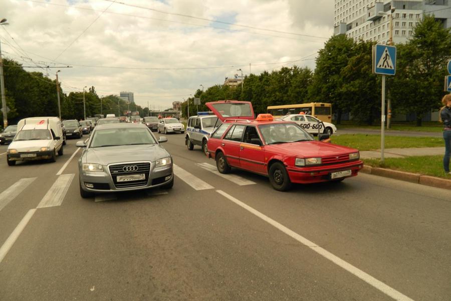 В Калининграде на Московском проспекте такси сбило мальчика на переходе