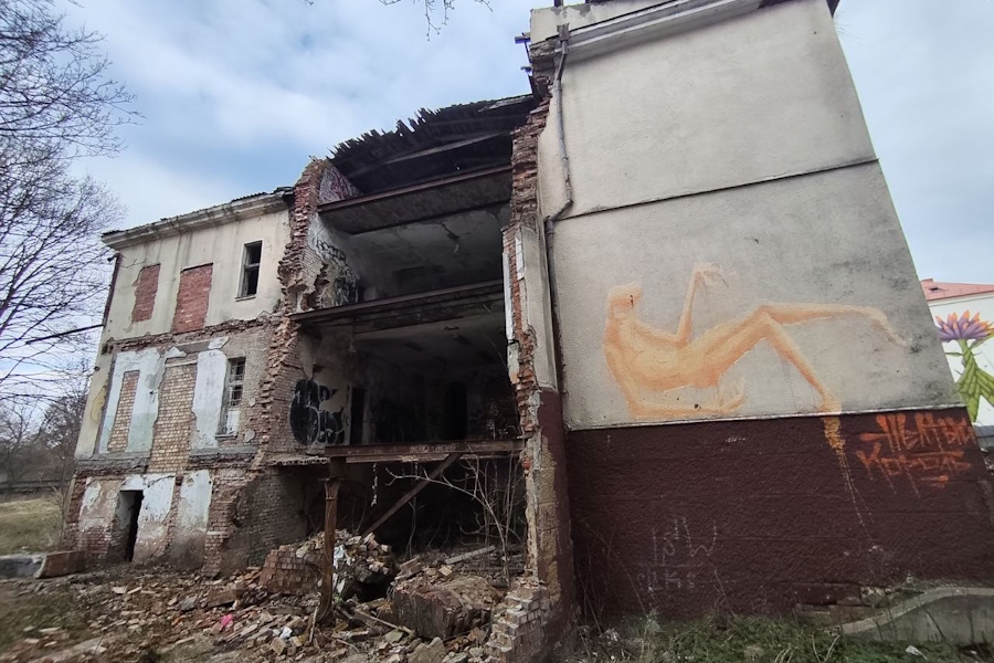 Мэрия Калининграда подала в суд на собственника разрушающегося здания на Грекова