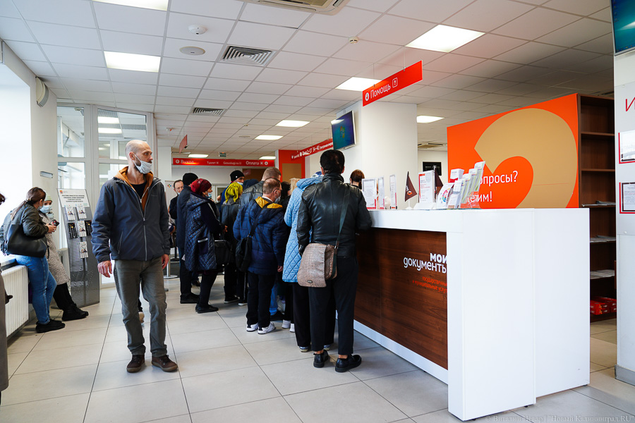 Вне зоны ковид-фри: что происходит в МФЦ на площади Победы после новых ограничений