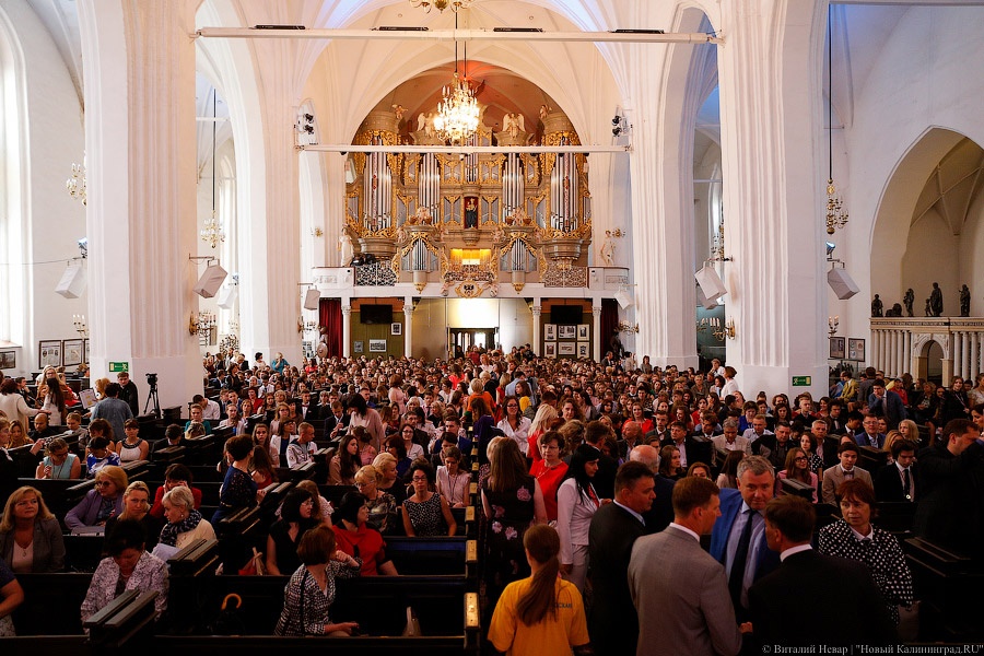 Золотые дети: в Кафедральном соборе поздравили калининградских отличников