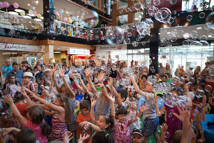 Игры, шопинг, зоопарк: как прошло открытие «Мега Дети»