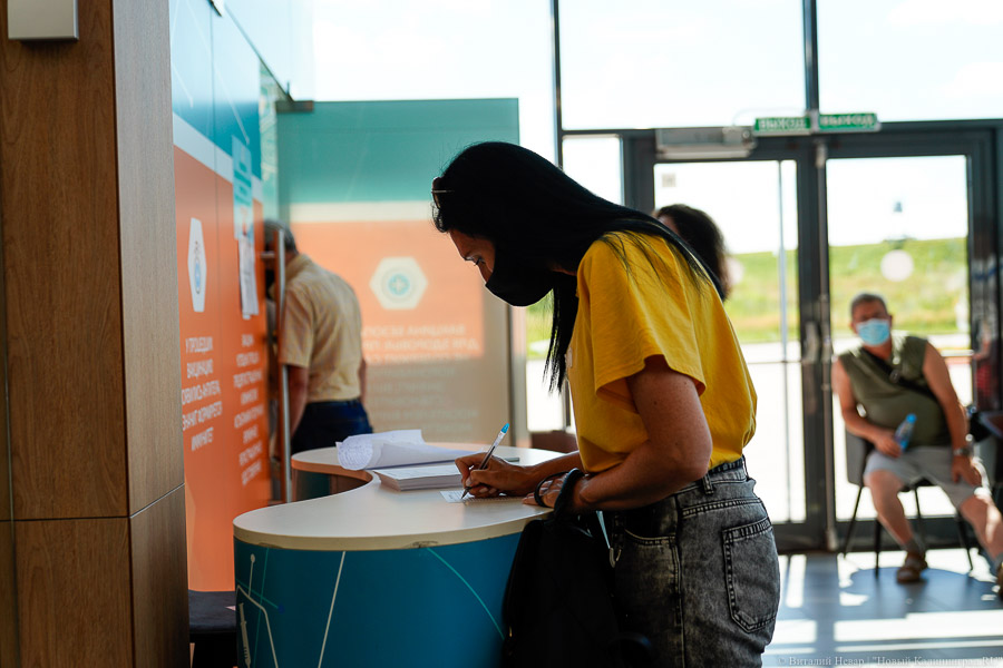 Кто последний на укол: в Калининграде образовались очереди на прививку от COVID