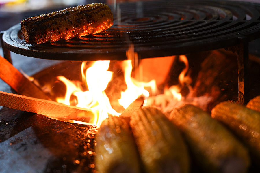 Гастрономическая шаурма и другие: на острове Канта открылась новогодняя ярмарка (фото)