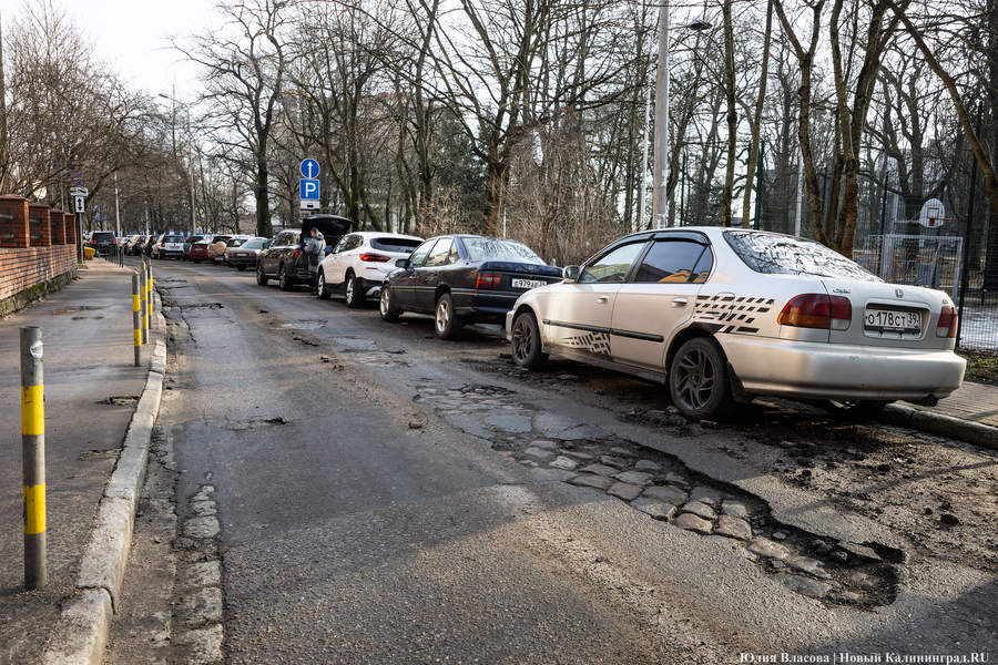 И пришло разрушение: как выглядят дороги Калининграда после схода снега (фото)