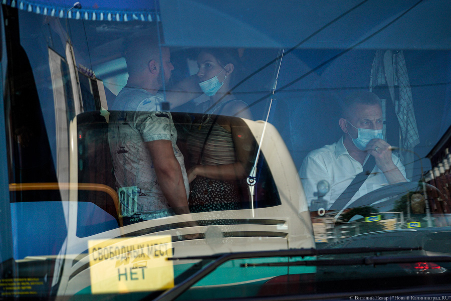 Не для слабаков: желающие уехать к морю штурмуют электрички и автобусы