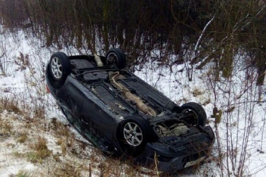 Очевидец: в Гурьевском районе перевернулся автомобиль с ребенком в салоне (фото)