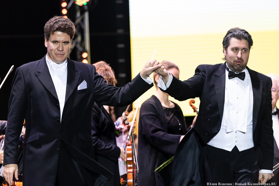 Бурлеска под дождём: Денис Мацуев выступил на острове Канта (фото)