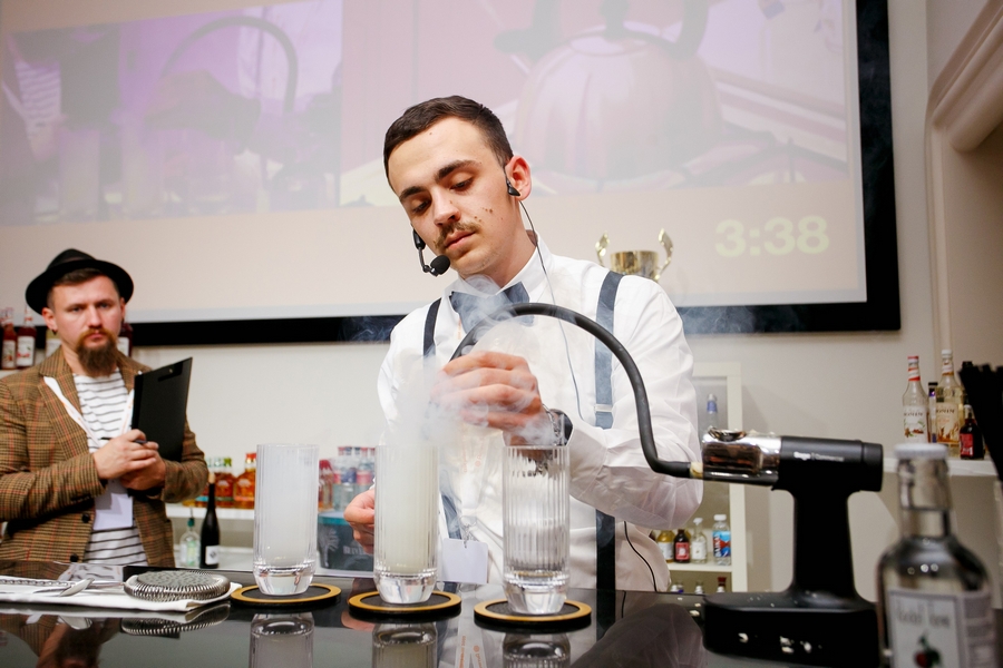 Лучшего бармена Калининграда определили на конкурсе «Янтарный Шейкер-2022»